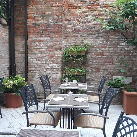 Guest house Ca' Lucrezia 3*
