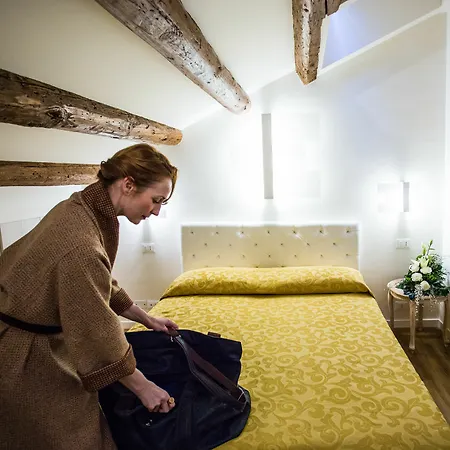 Guest house Ca' Lucrezia 3*