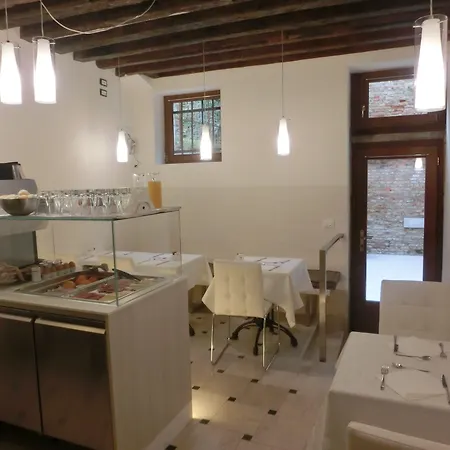 Πανσιόν Ca' Lucrezia