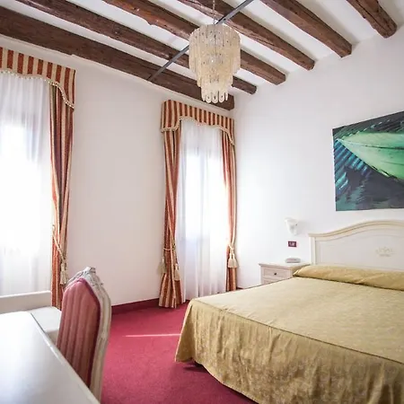 Ca' Lucrezia Gæstehus 3*