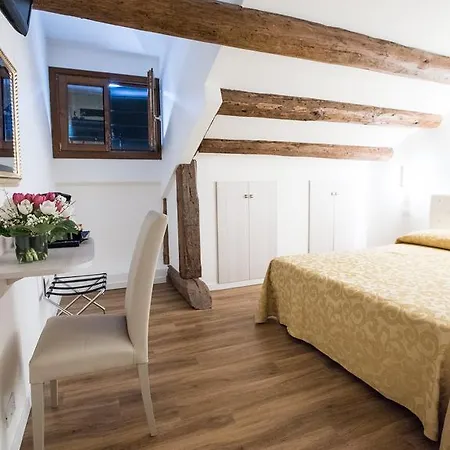 Ca' Lucrezia Gæstehus 3*