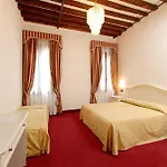 Pensjonat Ca' Lucrezia 3*